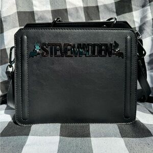 Viral TikTok Steve Madden black Halloween Bevelyn with bats crossbody purse